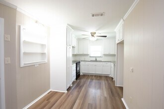 8805 Woodway Dr in Waco, TX - Building Photo - Building Photo