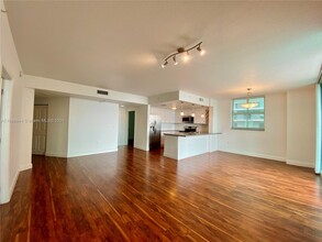 1250 S Miami Ave, Unit # 1901 in Miami, FL - Building Photo - Building Photo