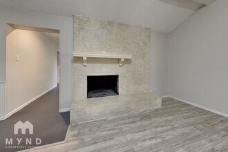 408 Park Center Blvd, Unit 2204 in Saginaw, TX - Foto de edificio - Building Photo