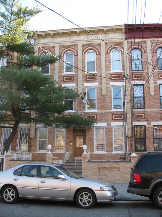 437 Wyona St in Brooklyn, NY - Foto de edificio