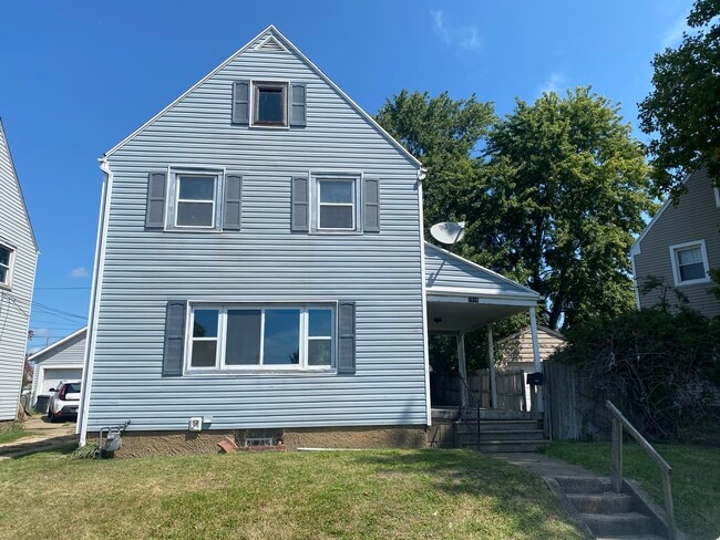 property at 1516 Crescent Rd SW