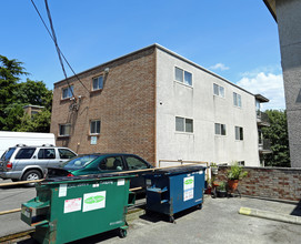 Lynn Plaza Apartments in Seattle, WA - Building Photo - Building Photo