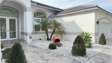 3763 Oak Ridge Cir in Weston, FL - Foto de edificio - Building Photo