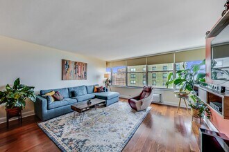 1000 N Lake Shore Dr, Unit 12B in Chicago, IL - Foto de edificio - Building Photo