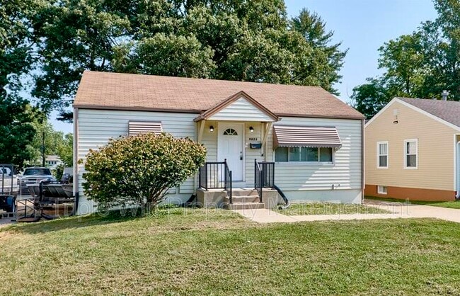 9823 Meadowview Dr in Overland, MO - Foto de edificio - Building Photo
