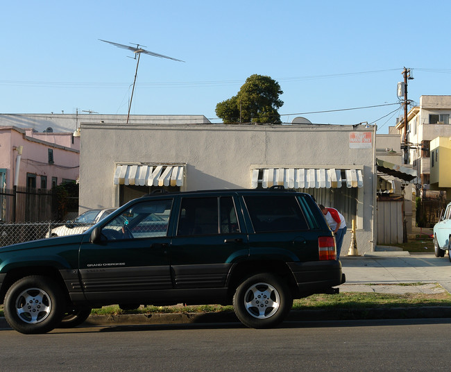 4055 Oakwood Ave in Los Angeles, CA - Building Photo - Building Photo