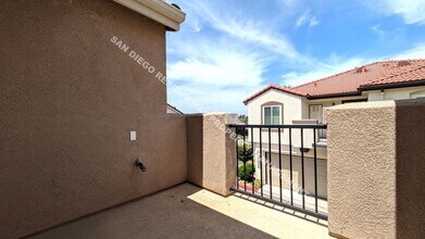 5005 Golondrina Way in Oceanside, CA - Building Photo - Building Photo