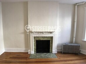 1375 Commonwealth Ave in Boston, MA - Foto de edificio - Building Photo