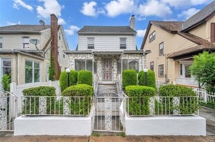 109-21 215th St in Queens, NY - Building Photo