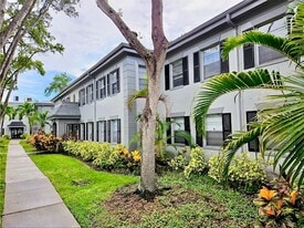 6965 Avenue des Palais, Unit 2A in South Pasadena, FL - Building Photo