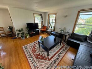 66 Brooks St, Unit 3 in Boston, MA - Foto de edificio - Building Photo