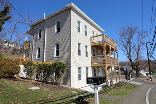 272 Valley Rd, Unit 2 in Cos Cob, CT - Building Photo