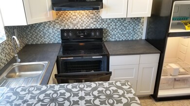 619 NE 7th St, Unit 1Bedroom in Hallandale Beach, FL - Foto de edificio - Building Photo