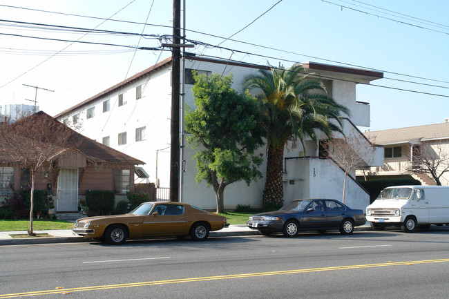 720 E Chevy Chase Dr in Glendale, CA - Foto de edificio - Building Photo