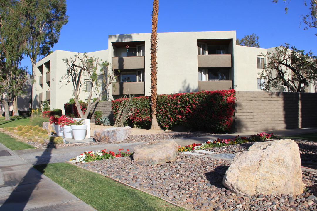 Mojave Blue in Palm Springs, CA - Foto de edificio