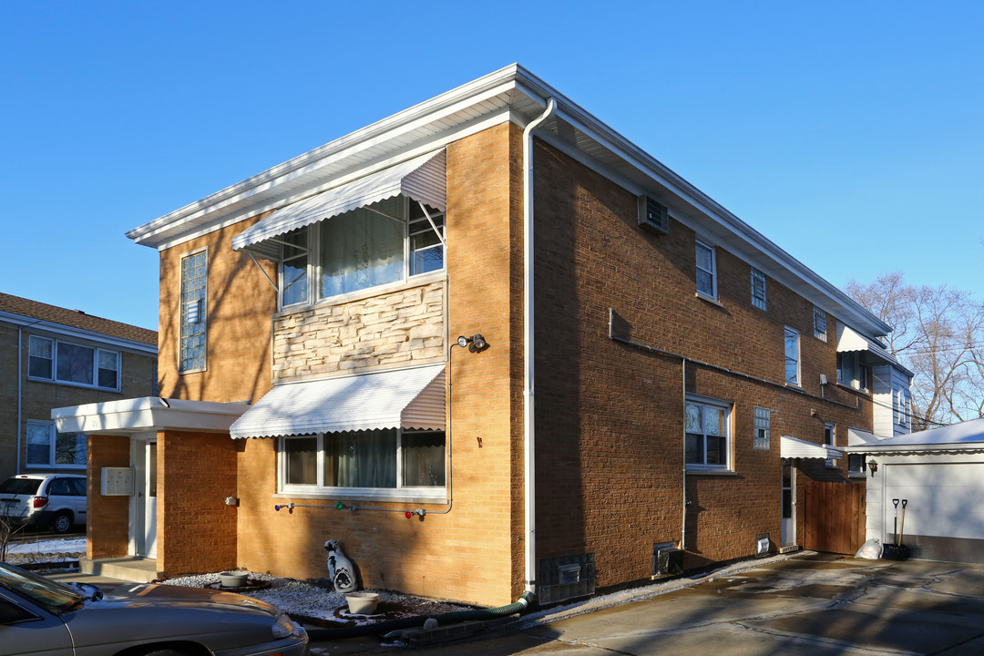 231 S Hale St in Addison, IL - Building Photo