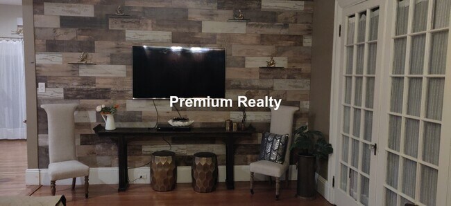 108 Walnut St, Unit 108 in Newton, MA - Building Photo - Building Photo