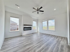 569 W Canada Dr in Farmington, AR - Building Photo - Building Photo