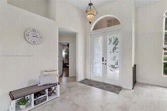 5925 NW 97th Dr in Parkland, FL - Foto de edificio - Building Photo