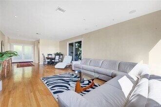 5084 Campo Rd in Los Angeles, CA - Building Photo - Building Photo