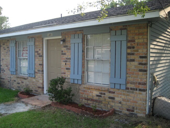 property at 1601 Live Oak St