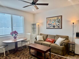 283 Hadley Wy in Oceanside, CA - Building Photo