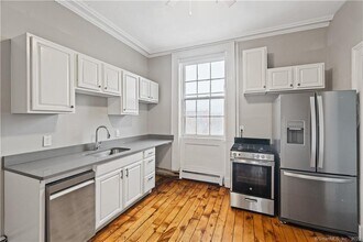548 Chapel St in New Haven, CT - Foto de edificio - Building Photo