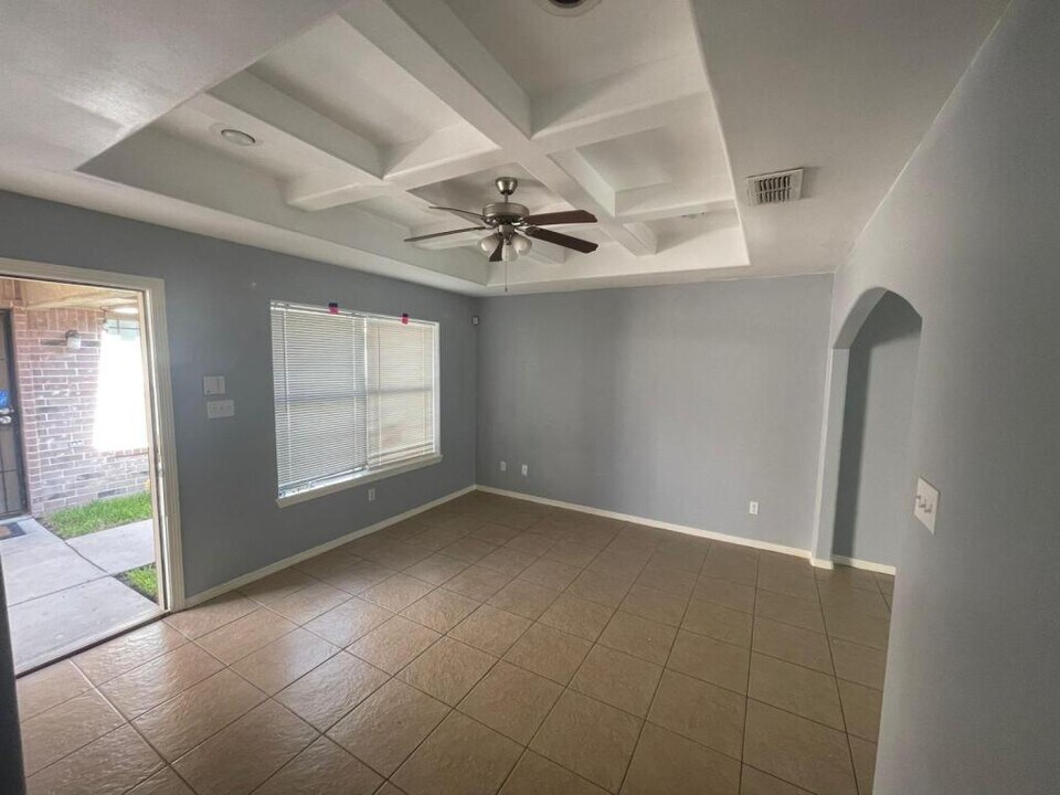 803 W Emerald Dr in Pharr, TX - Building Photo