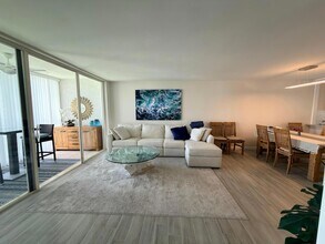 4242 Deste Ct, Unit 208 in Greenacres, FL - Building Photo - Building Photo