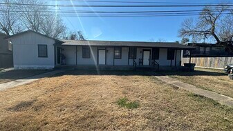 904 Herbert Ave in Pasadena, TX - Building Photo