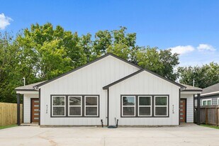 4338 Brinkley St in Houston, TX - Building Photo