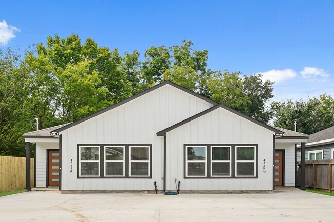 4338 Brinkley St in Houston, TX - Building Photo - Building Photo