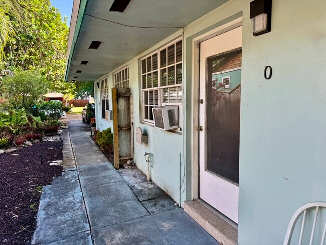 217 SW 11th Ct, Unit Studio in Fort Lauderdale, FL - Building Photo - Building Photo