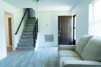 4040 Knollbrook Dr NW in Huntsville, AL - Foto de edificio - Building Photo