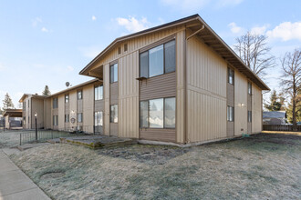 Deer Park Apartments in Deer Park, WA - Foto de edificio - Primary Photo