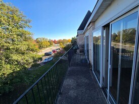 5001 Carriage Way Dr in Rolling Meadows, IL - Building Photo