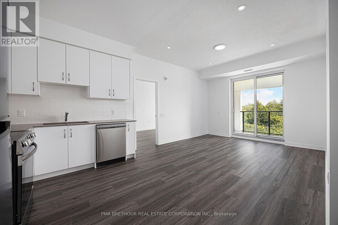 385 Arctic Red Dr in Oshawa, ON - Building Photo