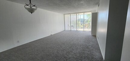 3010 N Course Dr, Unit 403 in Pompano Beach, FL - Building Photo - Building Photo