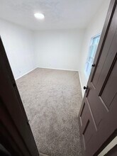 537 McCully St in White Oak, PA - Building Photo - Building Photo