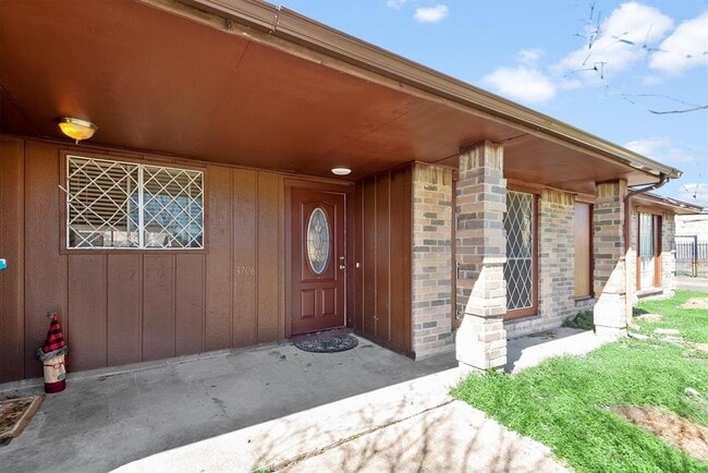 3706 Westmeadow Dr in Houston, TX - Building Photo - Building Photo