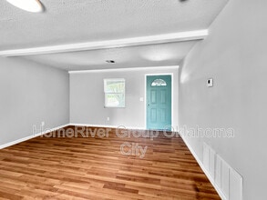 4936 S Briarwood Dr in Oklahoma City, OK - Building Photo - Building Photo
