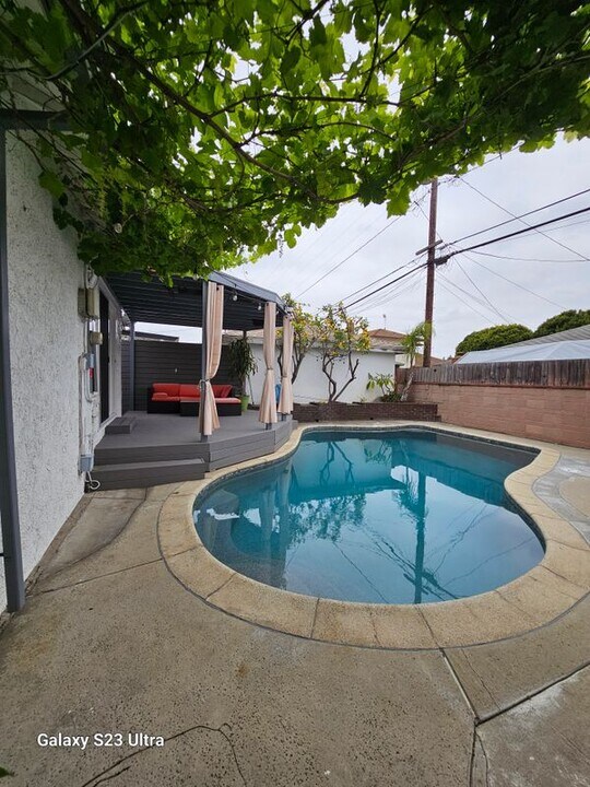 5029 Adenmoor Ave in Lakewood, CA - Building Photo