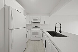 11650 Village Pl Dr in Houston, TX - Building Photo - Building Photo