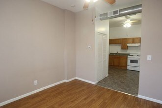 2442 W Iowa St-Unit -1R in Chicago, IL - Building Photo - Building Photo