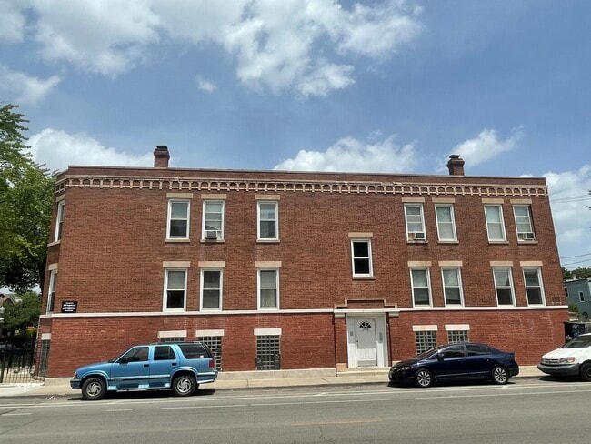 property at 3456 W Augusta Blvd