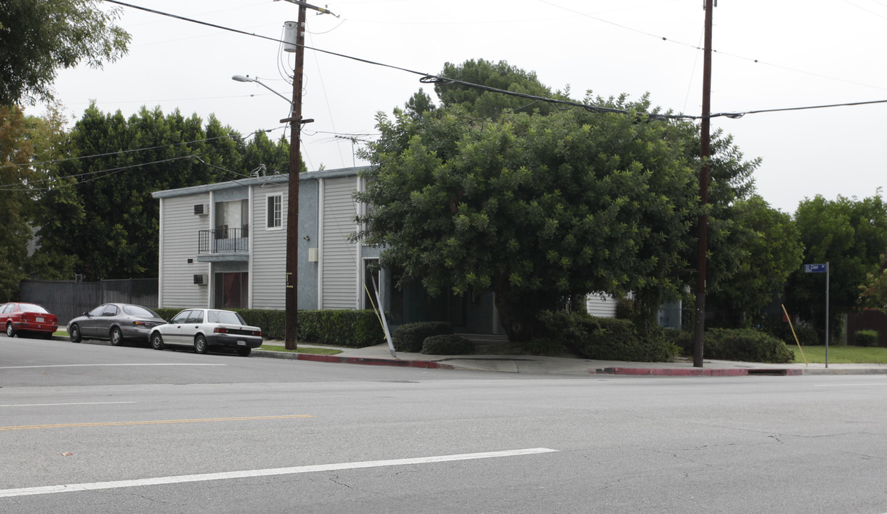 12221 Oxnard in North Hollywood, CA - Building Photo