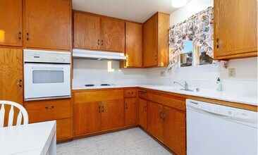 7845 Tanglerod Ln in La Mesa, CA - Building Photo - Building Photo