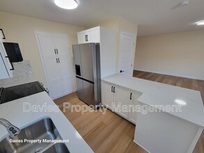 2018 Garnett Way NW in Edmonton, AB - Building Photo - Building Photo