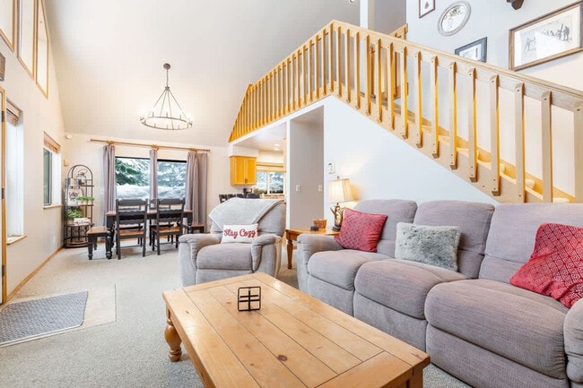 1011 Yellowstone Trail Rd