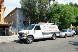 263 W Ash Ave in Burbank, CA - Building Photo - Building Photo